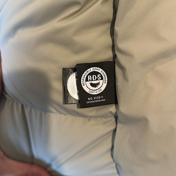 Aritzia Super Puff Jacket - Picture 4 of 7